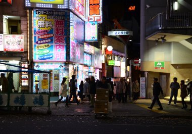 Tokyo, Japonya - 28 Kasım: shibuya gençlik moda merkezi bilinen Japonya'da