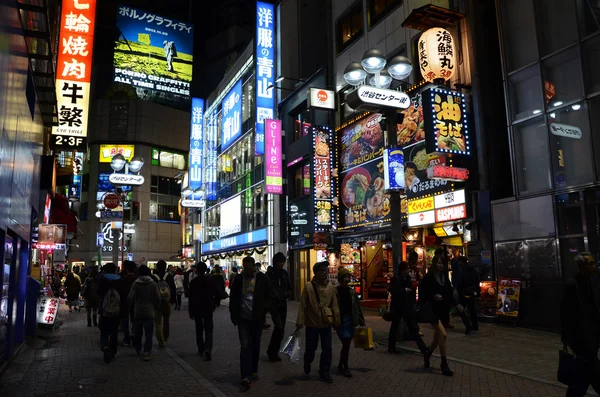 Tokyo, japan - 28 november: shibuya is bekend als een centrum van de mode jeugd in japan — Stockfoto