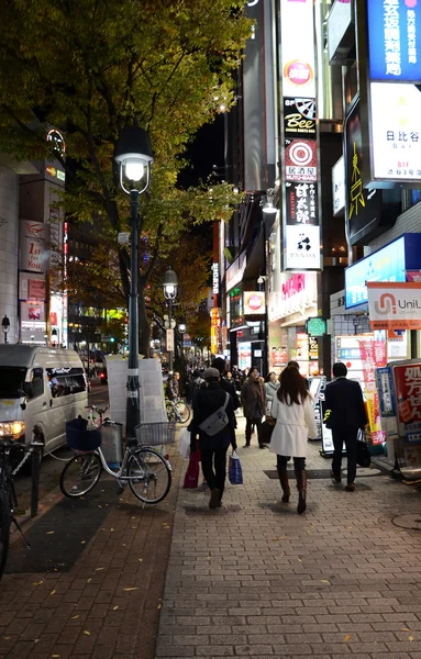 東京、日本 - 11 月 28 日: 渋谷は若者のファッションの中心地として知られている日本で — ストック写真