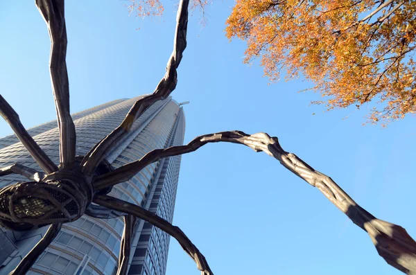 Statua pająk w roppongi hills, Tokio, Japonia — Zdjęcie stockowe