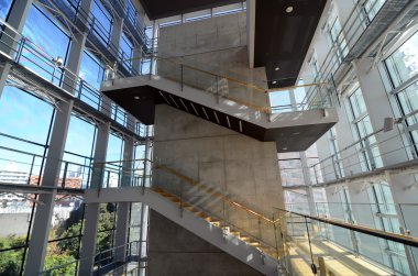 merdiven, modern bir binada