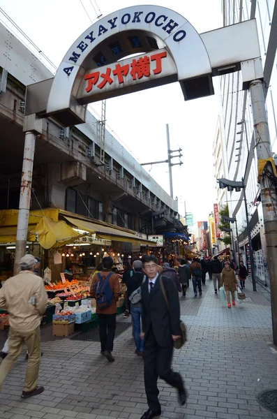 Tokio, Japonia - 22 listopada: rynku ameyoko ueno dzielnicy — Zdjęcie stockowe