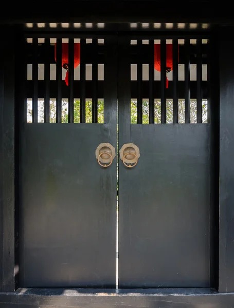 Japanese old wooden door — Stock Photo, Image