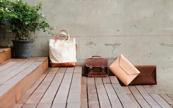 Fashion Leather Bags on grunge background — Stock Photo, Image