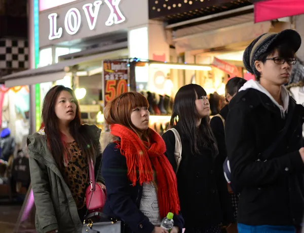 TOKYO, JAPAN - NOV 24 : Crowd at Takeshita street Harajuku on No — Stock Photo, Image