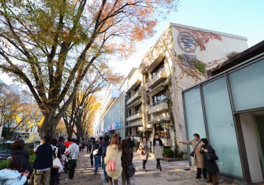 Tokyo - Kasım 24: insanlar omotesando hills, tokyo, Capa alışveriş