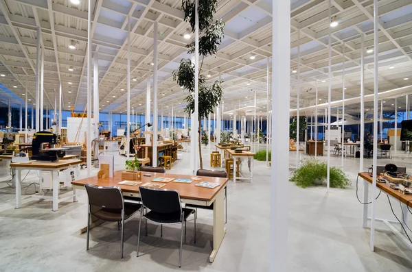 Interior of Modern Workshop in Kanagawa Institute of Technology — Stock Photo, Image