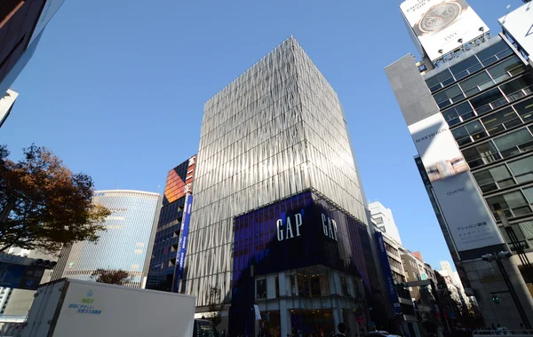 GINZA, JAPAN - NOV 26 : Modern building in Ginza area — Stock Photo, Image