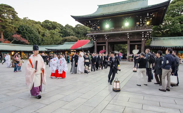 Tokyo, japan-nov 20: een Japanse huwelijksceremonie bij heiligdom — Stockfoto