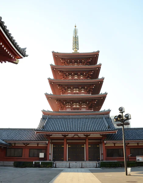 五层宝塔在浅草寺在东京，日本. — 图库照片