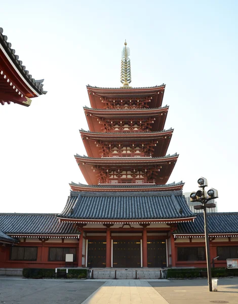 Pagode de cinq étages au temple Sensoji à Tokyo, Japon . — Photo