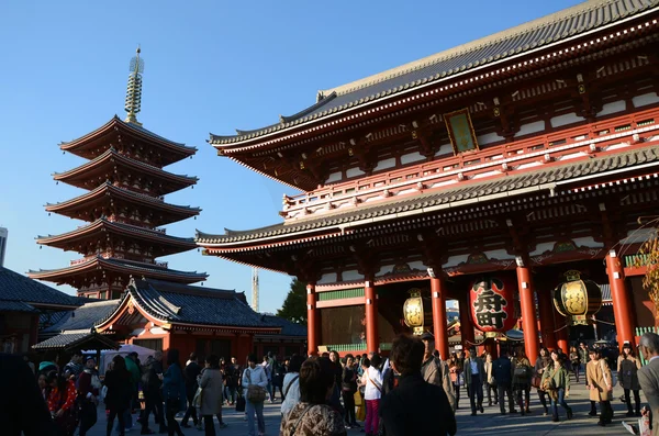 TOKYO, JAPON - NOV 21 : Le temple bouddhiste Senso-ji est le symbole — Photo