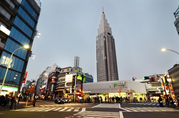 Tokyo - 23.nov: yoyogi station mit ntt docomo yoyogi gebäude — Stockfoto