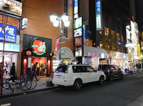 Tokyo - november 23: shinjuku utcai élet — Stock Fotó