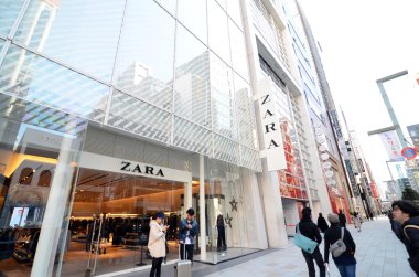 Ginza, Japonya - Kasım 26: zara mağazası ginza bölgesinde 