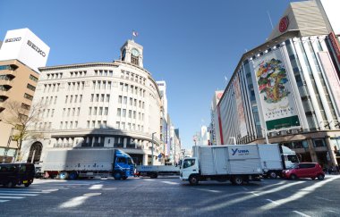 Ginza, Japonya - Kasım 26: Tokyo'da alınan ginza kavşak.