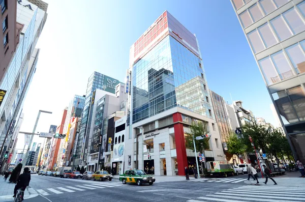 GINZA, GIAPPONE - NOV 26: Edificio moderno in zona Ginza — Foto Stock