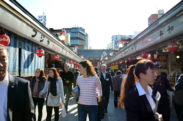 Tokyo, japan - 21 nov: nakamise winkelstraat in asakusa, tokyo — Stockfoto