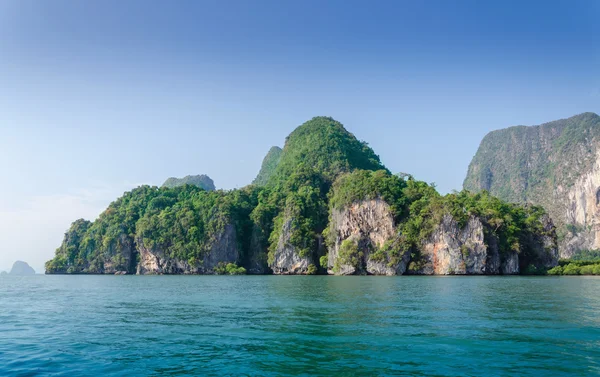 Idyllisch eiland van phang nga nationaal park — Stockfoto