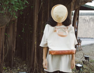 genç kadın tuval çanta