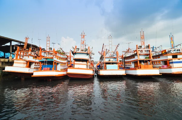 Dokovací čluny na phuket, Thajsko — Stock fotografie