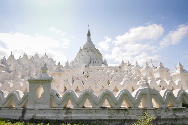 Biała pagoda świątyni paya hsinbyume, mingun mandalay — Zdjęcie stockowe