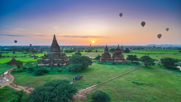 Salida del sol en Bagan, Myanmar — Foto de Stock