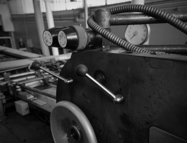 paslı bir makinenin, siyah-beyaz detay