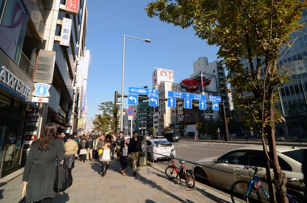 TOKYO - NOV 24: People on Omotesando Street on November 24. 2013 — Stock Photo, Image