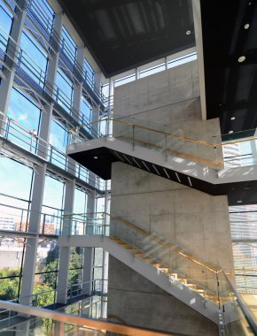 merdiven, modern bir binada 