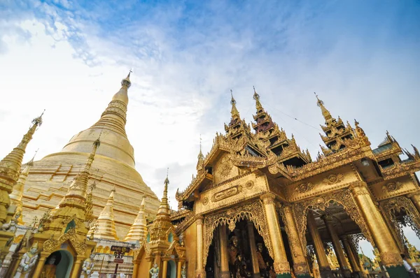 Shwedagon paya pagod, yangon, myanmar — Stockfoto