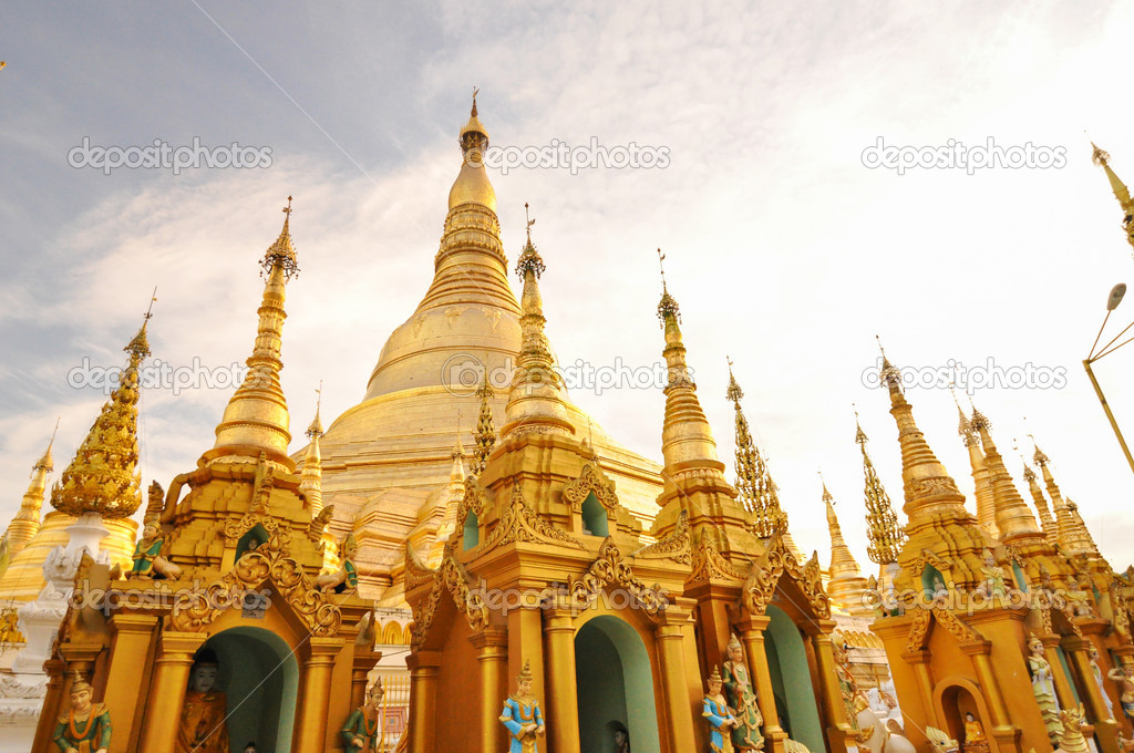 Shwedagon Paya in Yangon, Myanmar 