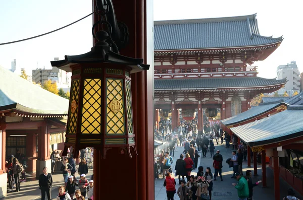 Tokio, Japonia - 21 listopada: Buddyjskiego rozciągacza senso-ji jest symbolem asakusa — Zdjęcie stockowe