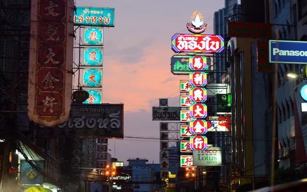Bangkok - 21. märz: die chinastadt an der yaowarat straße — Stockfoto
