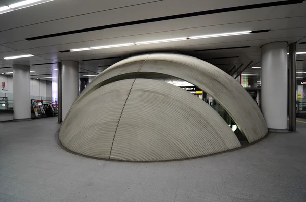 TOKYO - NOV 23: Shell structure in Shibuya station — Stock Photo, Image