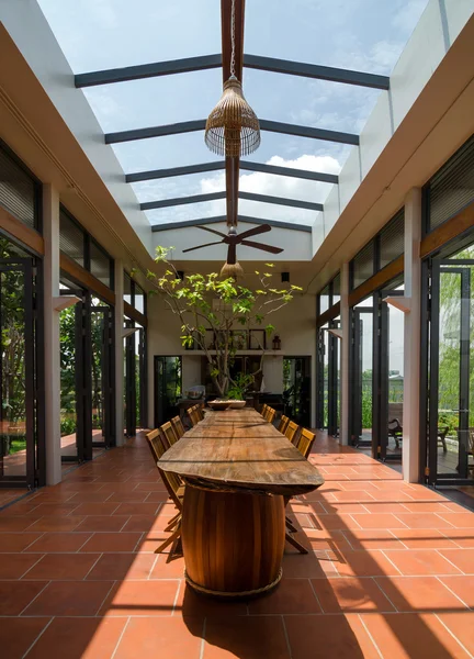 Sala da pranzo in stile tropicale — Foto Stock