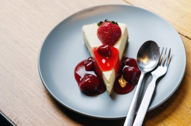 taze çilekli cheesecake 
