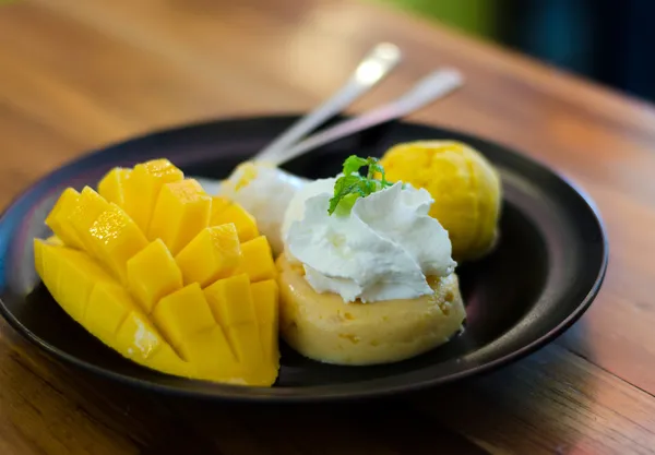 Mango, mango pudding, mango ice cream with sticky rice — Stock Photo, Image