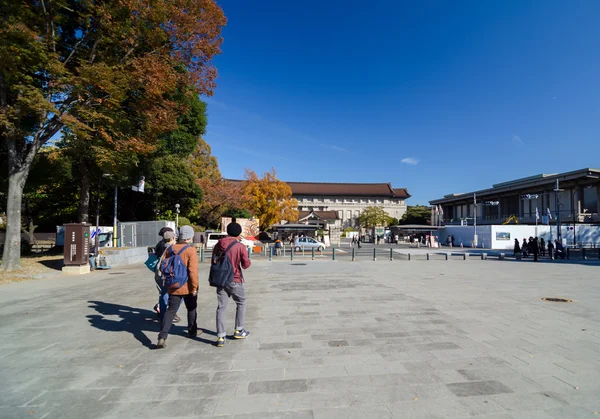 Tokio, Japón - 22 de noviembre de 2013: Visitantes visitan Tokio National — Foto de Stock