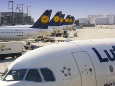 Lufthansa planes clipart