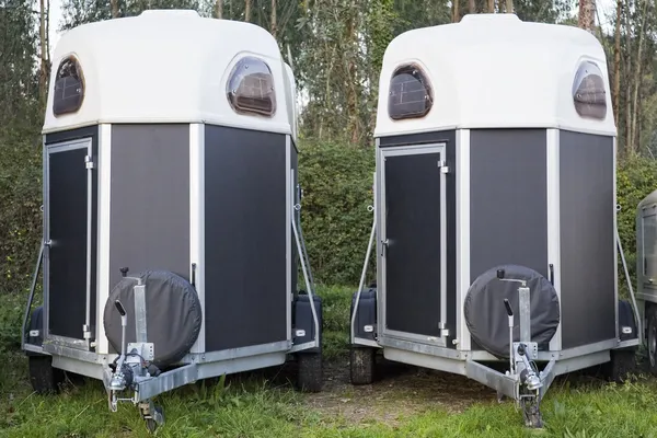 Twin hästtrailers — Stockfoto