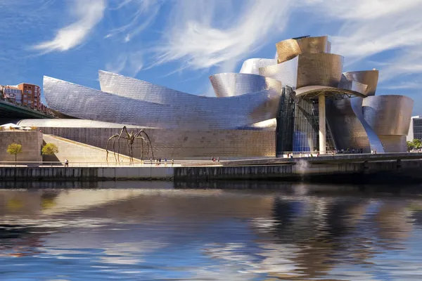 Guggenheim Bilbao museum reflection — Stock Photo, Image