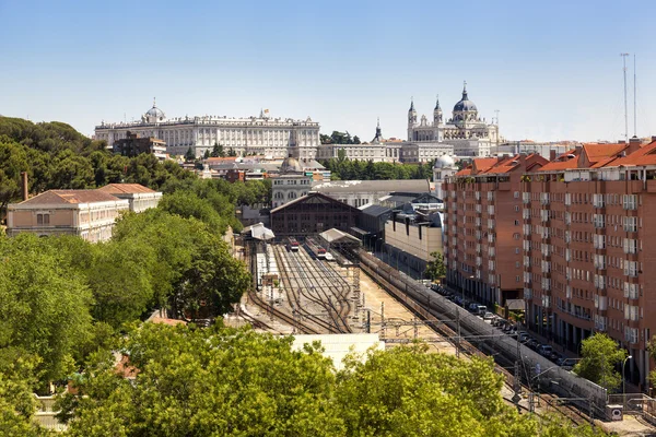 Madrid vista, com estação Príncipe Pio, palácio real e o Almud — Fotografia de Stock
