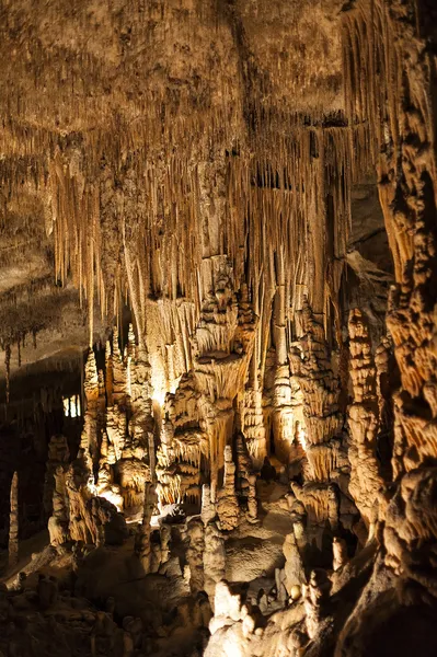 Stalactites and stalagmites — Stock Photo, Image