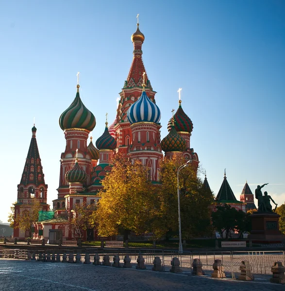 Fürbitte-Kathedrale St. Basilius auf dem Roten Platz, Moskau, Russland — Stockfoto