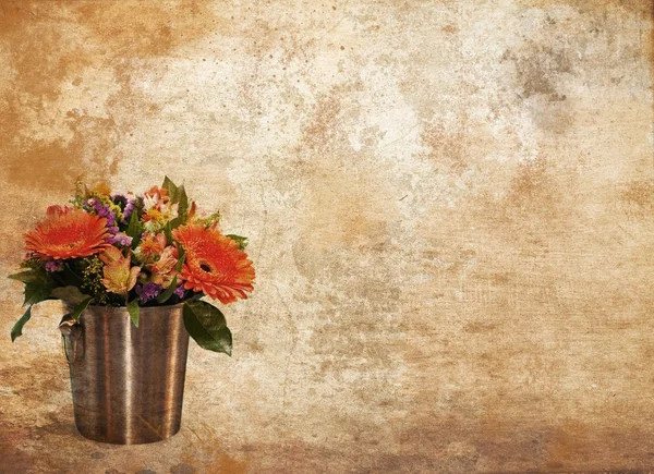 Grunge vintage flower bucket — Stock Photo, Image