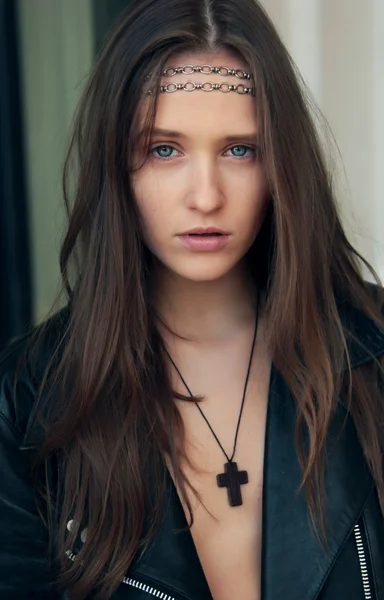 portre güzel modelinin esen ile deri ceket duymak