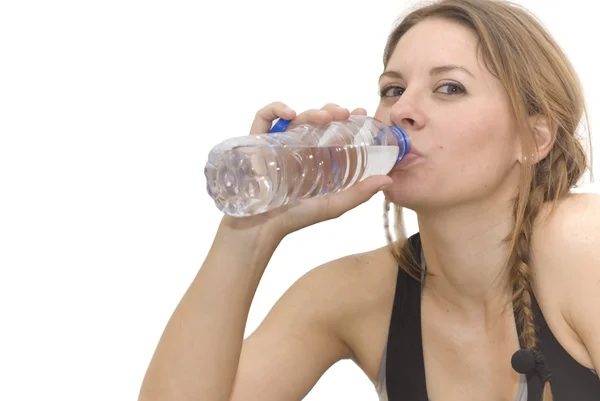 Beautiful woman drinking water after playing sports — Stock Photo, Image