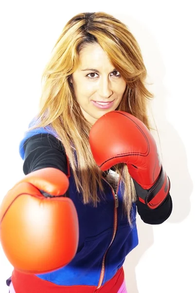 Hermosa mujer con guantes de boxeo —  Fotos de Stock