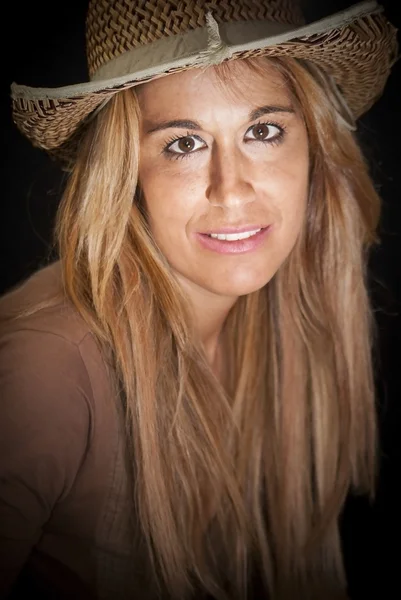 Retrato de mulher com chapéu — Fotografia de Stock